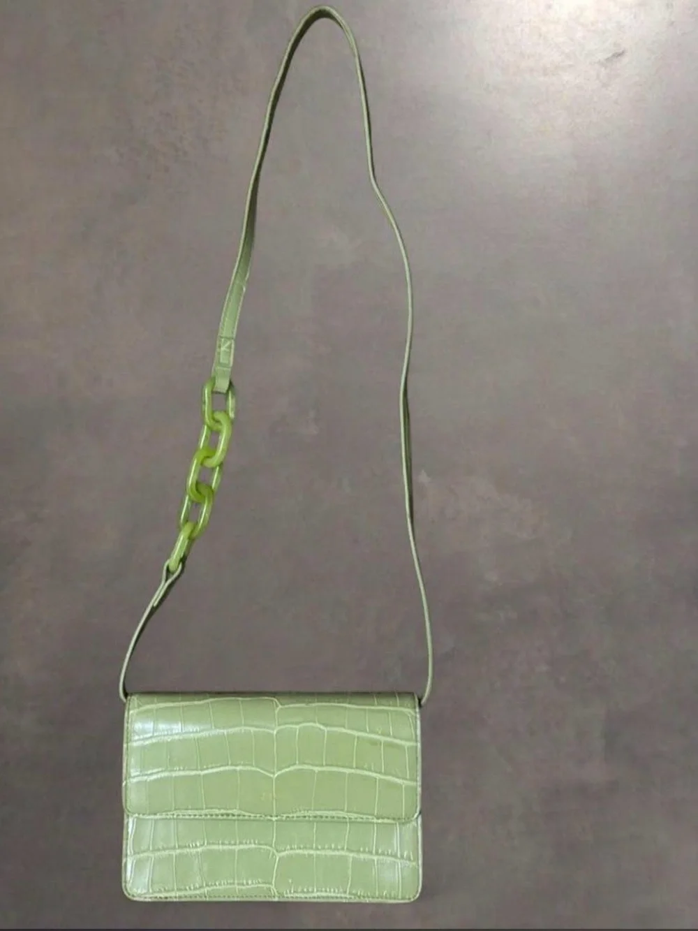 New J.W PEI Julia Acrylic Chain Crossbody Bag Lime Croc-Embossed Crossbody Bag